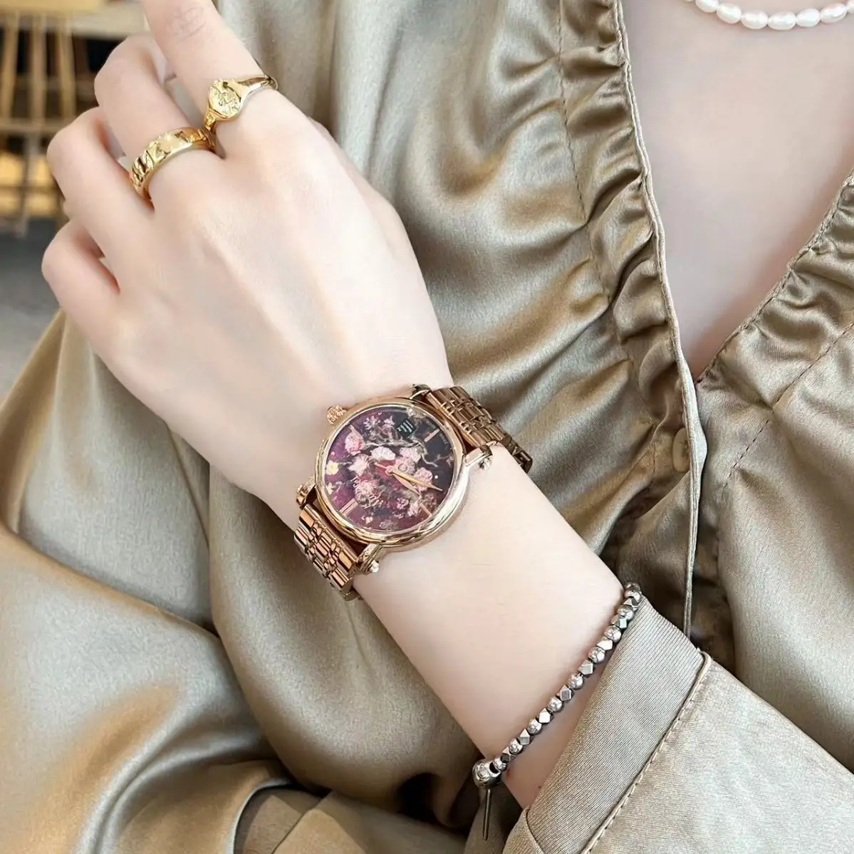 Women's Cowhide Strap Quartz Watch with Pearl Design - Image 5