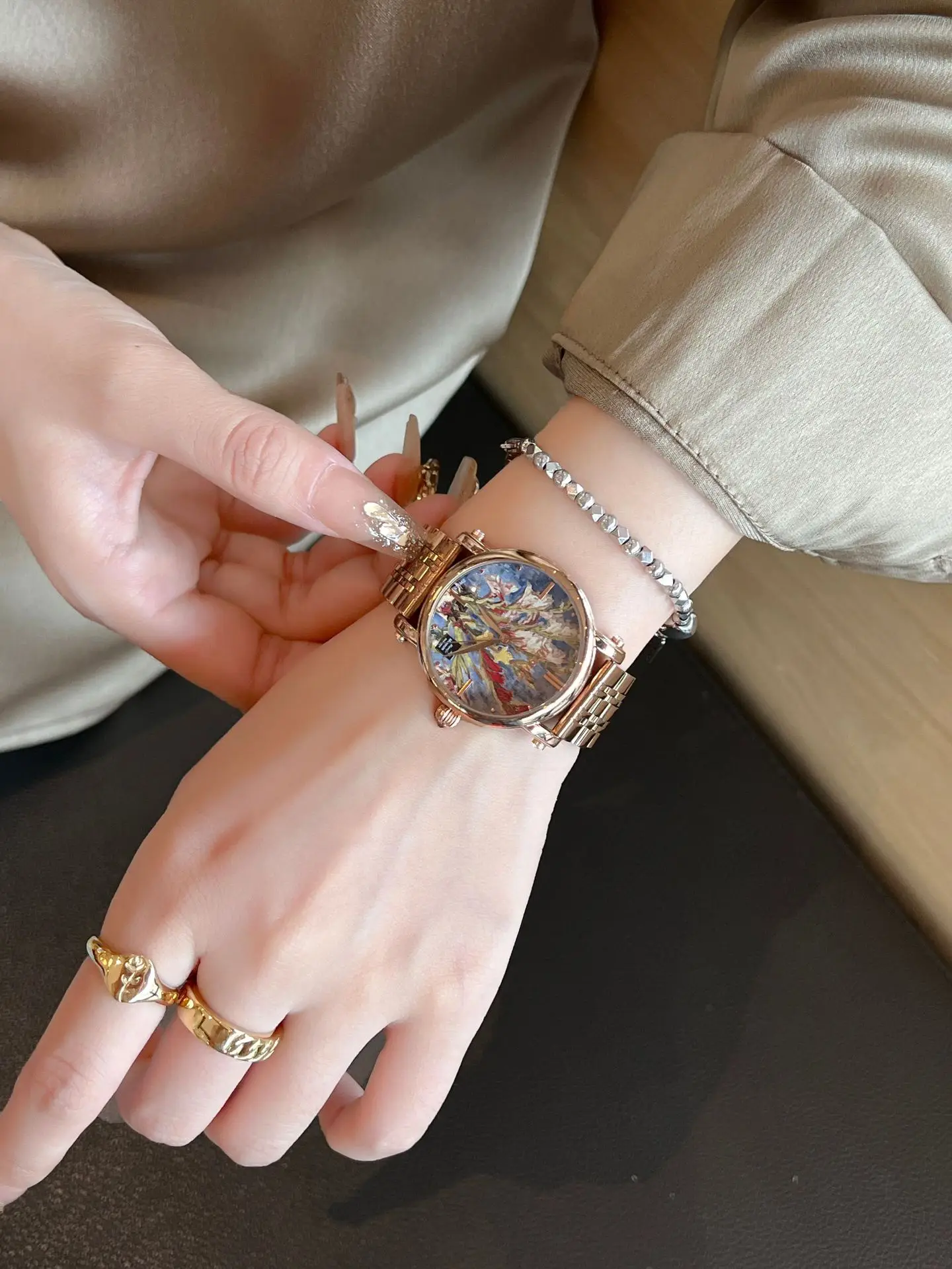Women's Cowhide Strap Quartz Watch with Pearl Design — feature 7