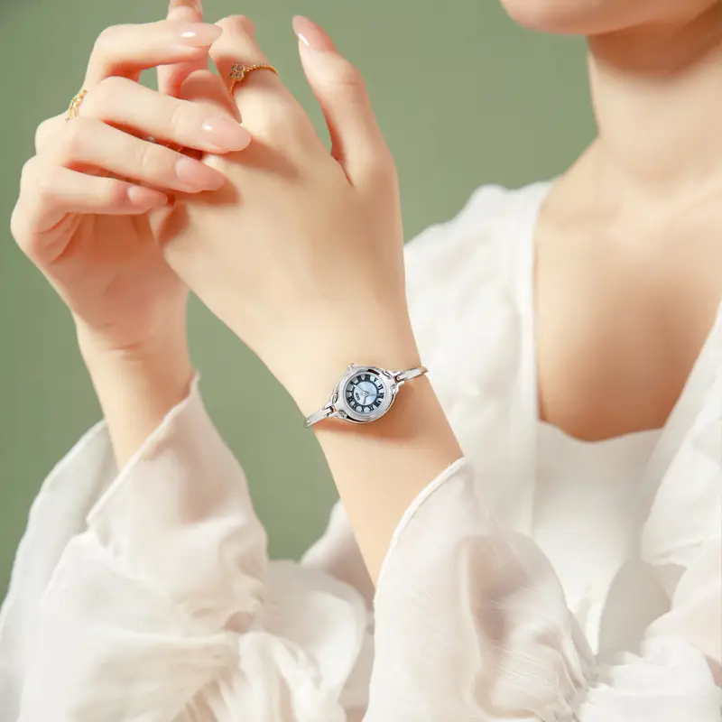 Women's Gold Quartz Watch Small Retro Design - Image 5
