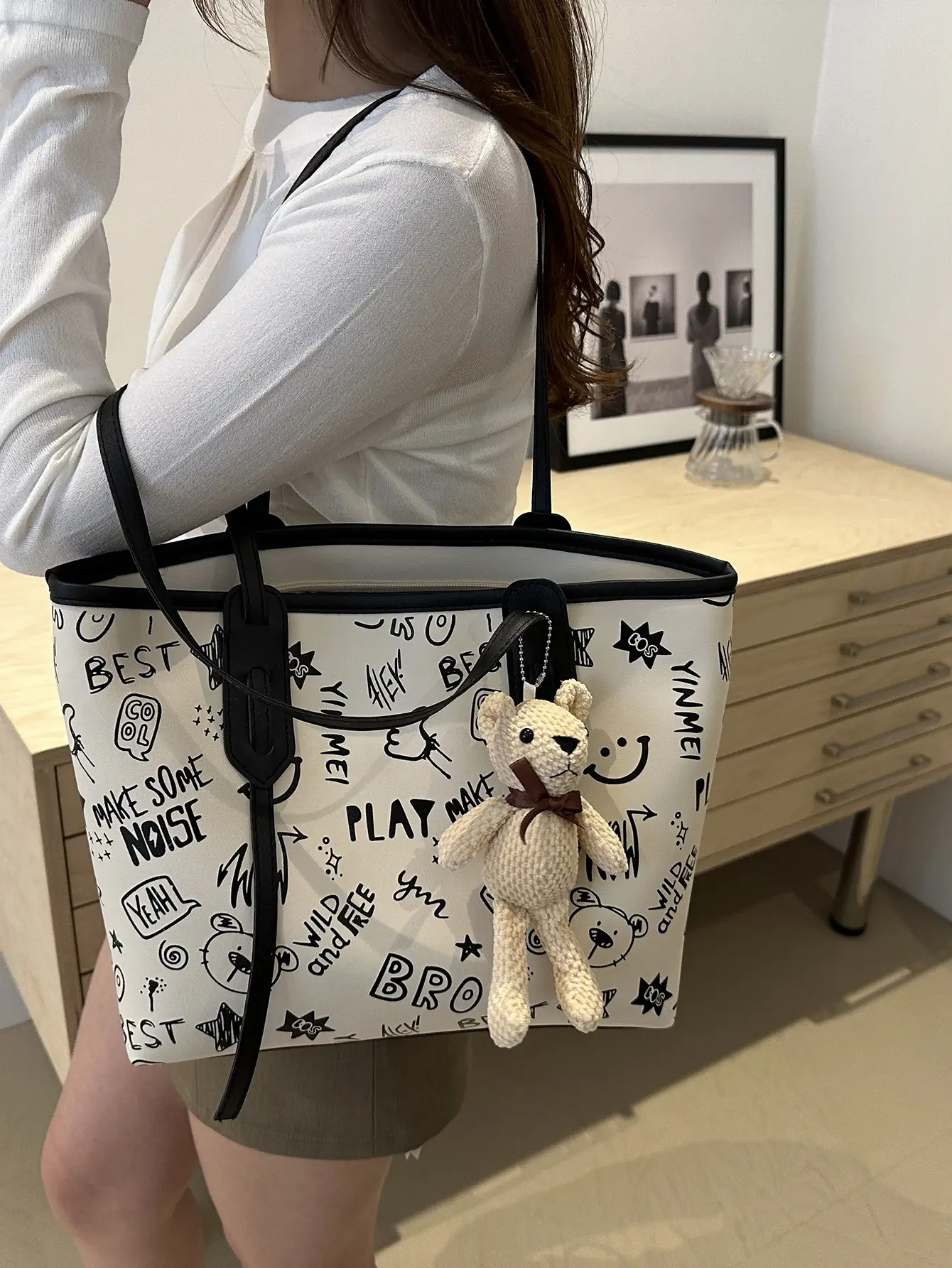 Women's Casual Large Capacity Shoulder Bag 2024 - Image 6
