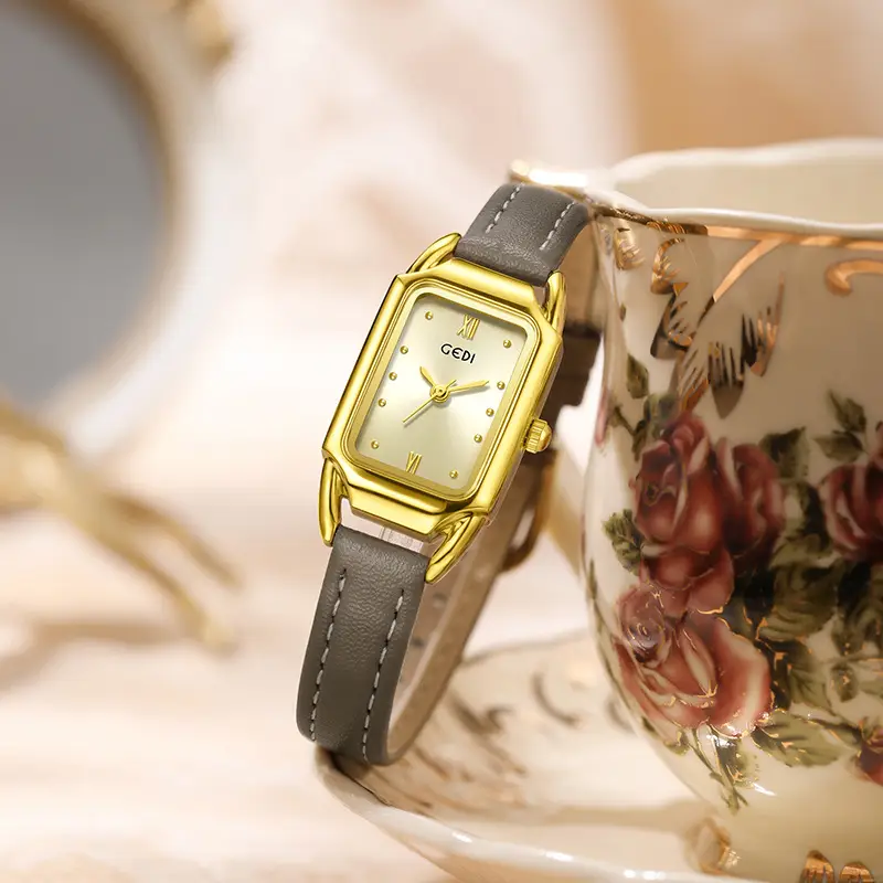 Gold Square Watch for Women Quartz Belt Watch - Image 4