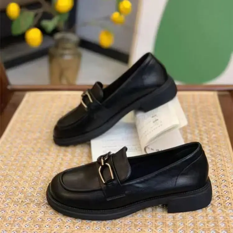 Black Small Leather Shoes Women's British Style Slip-on Loafers 2024 New All-match Women's Shoes Autumn Flat Single Shoes — feature 1