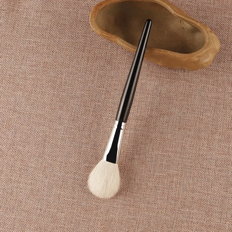 Cangzhou Animal Hair Blush Brush Single Pack - Image 5
