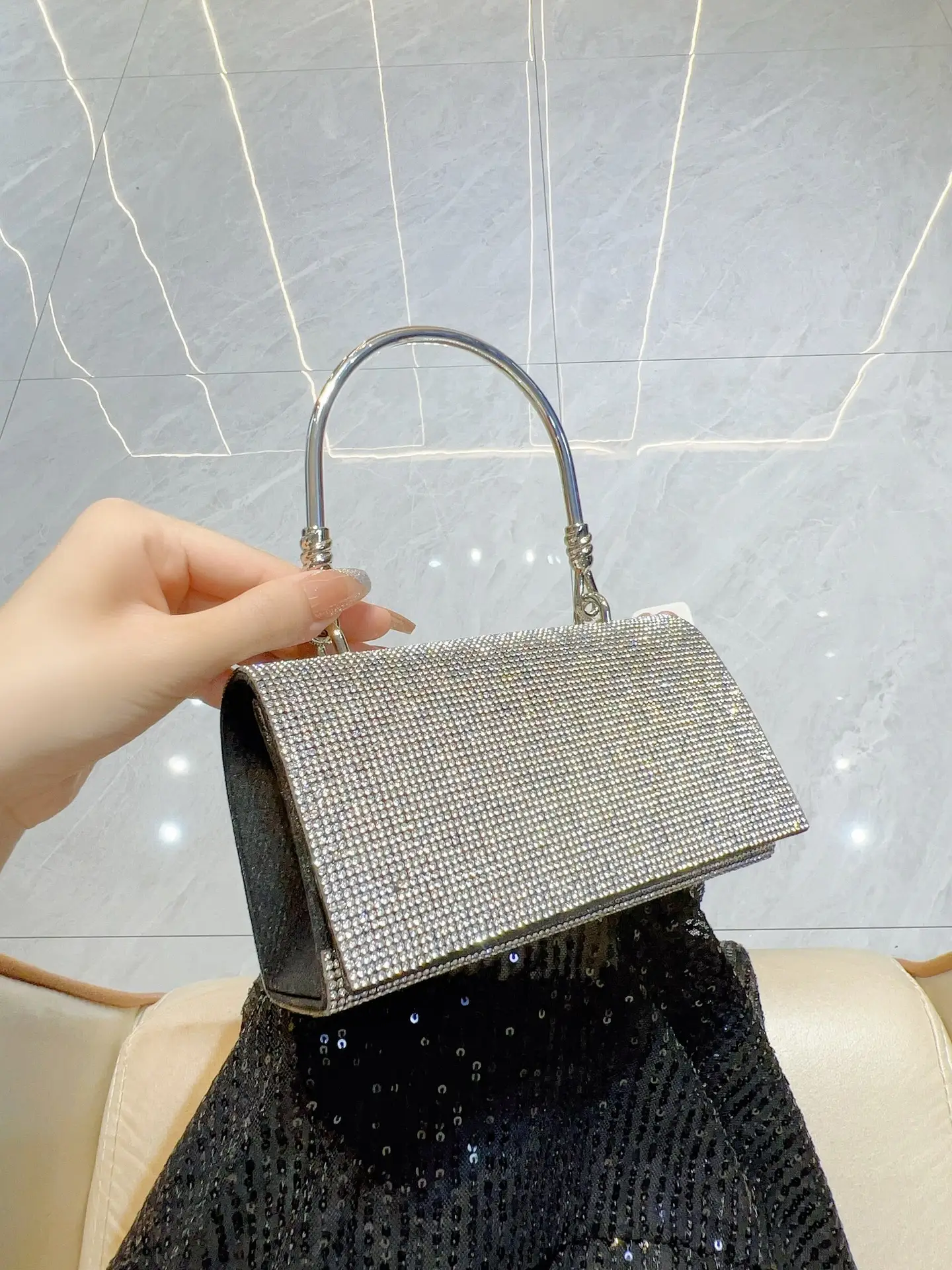 Full Diamond Shiny Gold Handbag for Women — feature 11