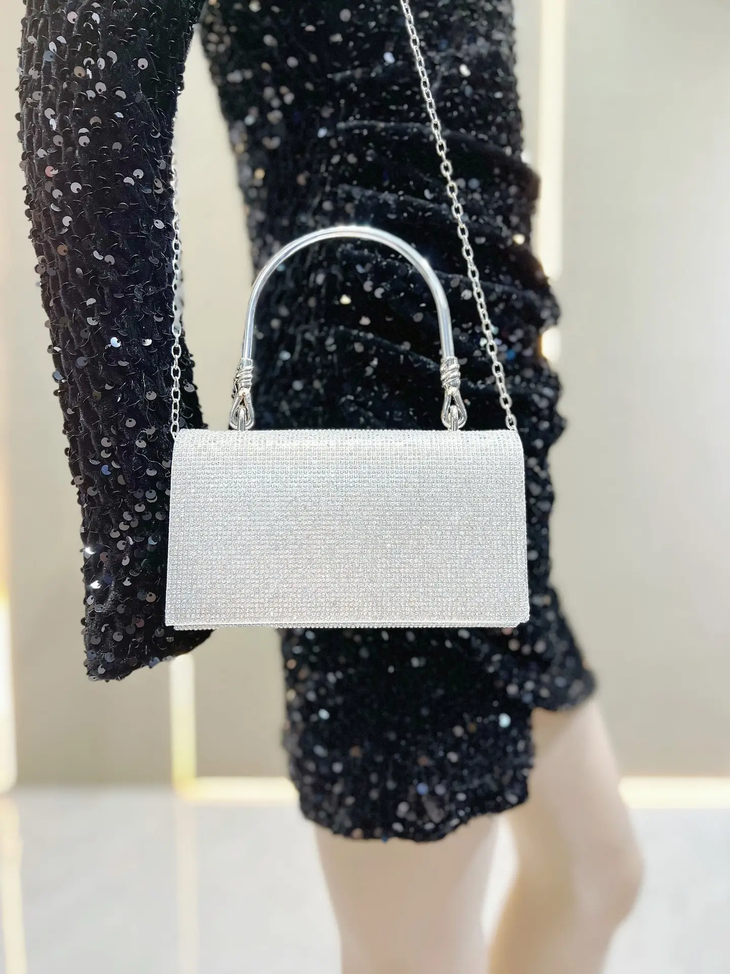 Full Diamond Shiny Gold Handbag for Women — feature 15