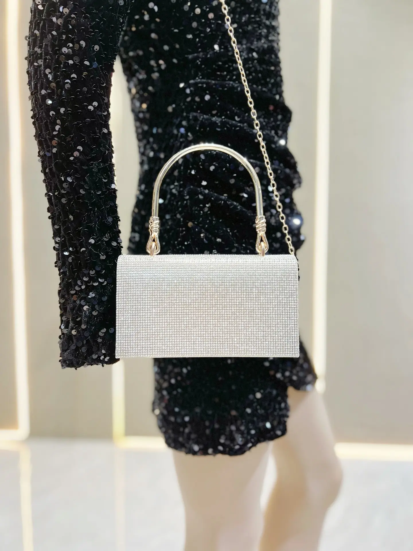 Full Diamond Shiny Gold Handbag for Women — feature 16