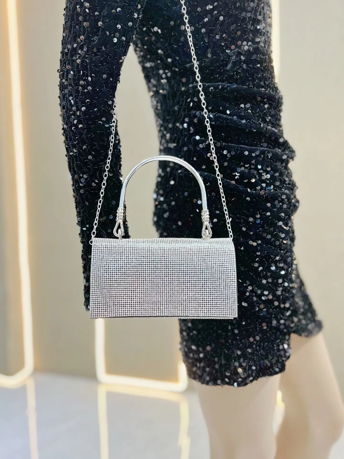 Full Diamond Shiny Gold Handbag for Women — feature 17