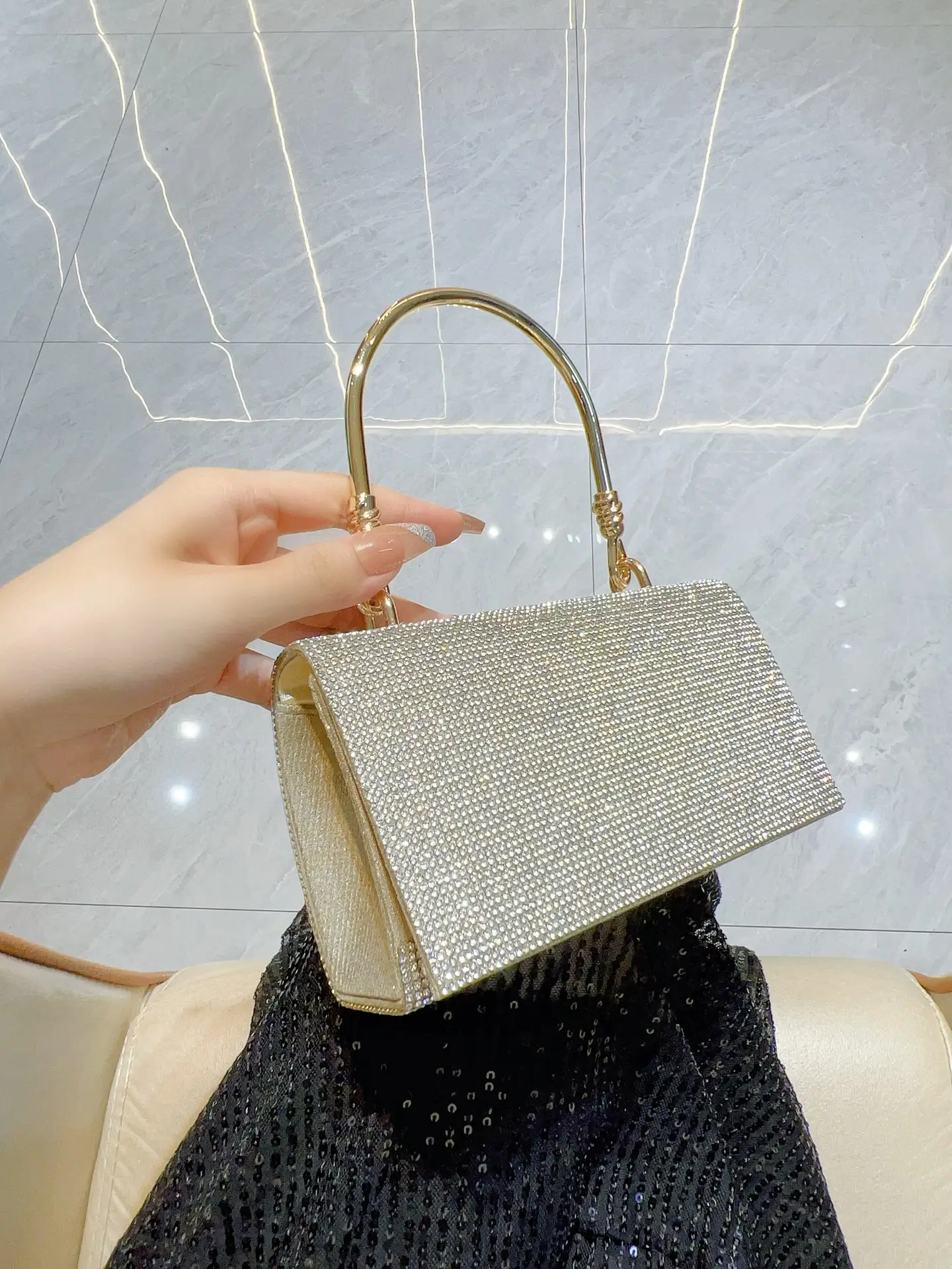 Full Diamond Shiny Gold Handbag for Women — feature 9