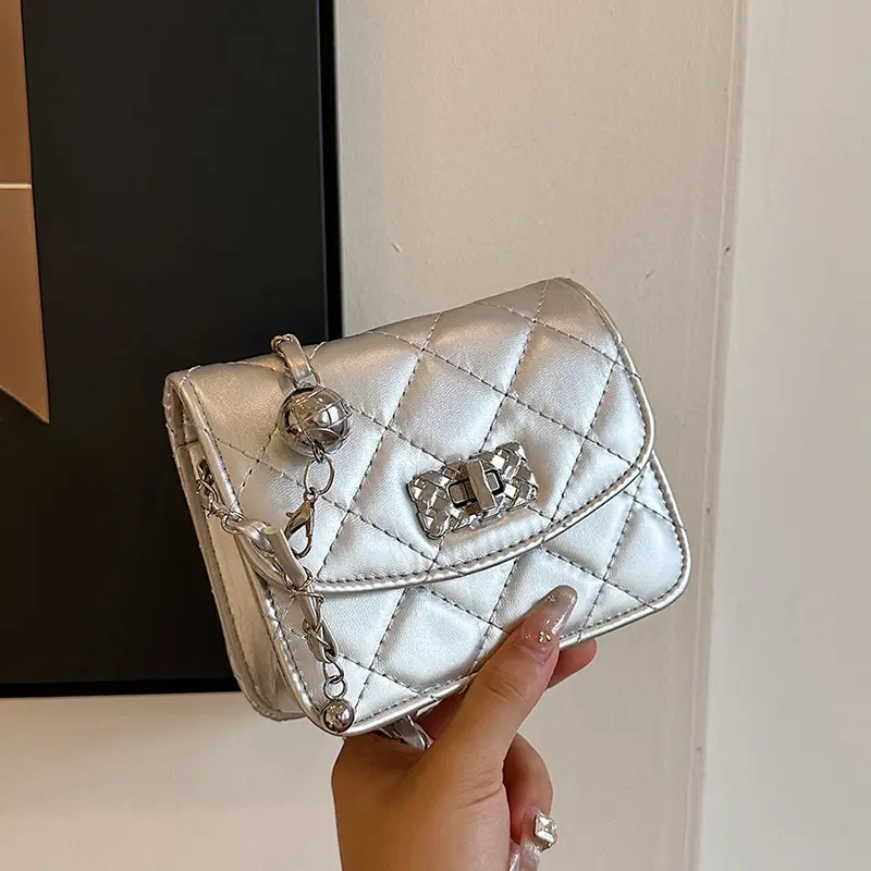 Lingge White Quilted Chain Shoulder Bag 2024