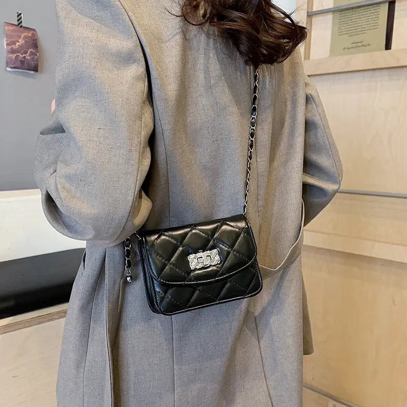 Lingge White Quilted Chain Shoulder Bag 2024