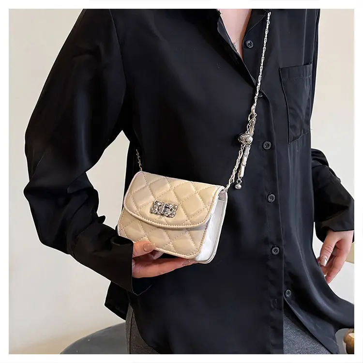 Lingge White Quilted Chain Shoulder Bag 2024 — feature 19