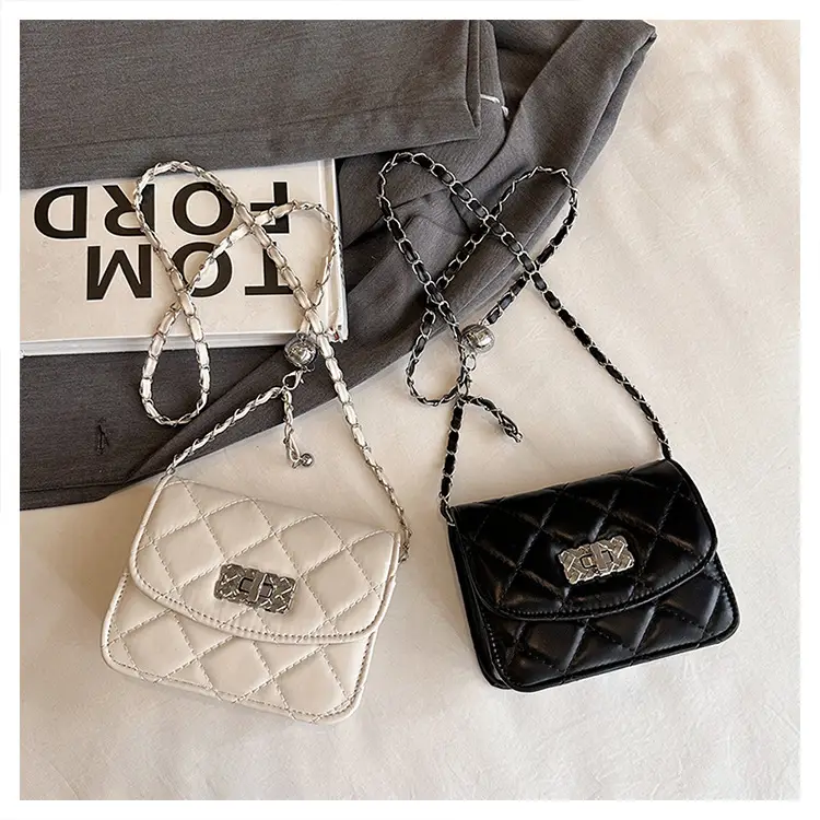 Lingge White Quilted Chain Shoulder Bag 2024 — feature 30
