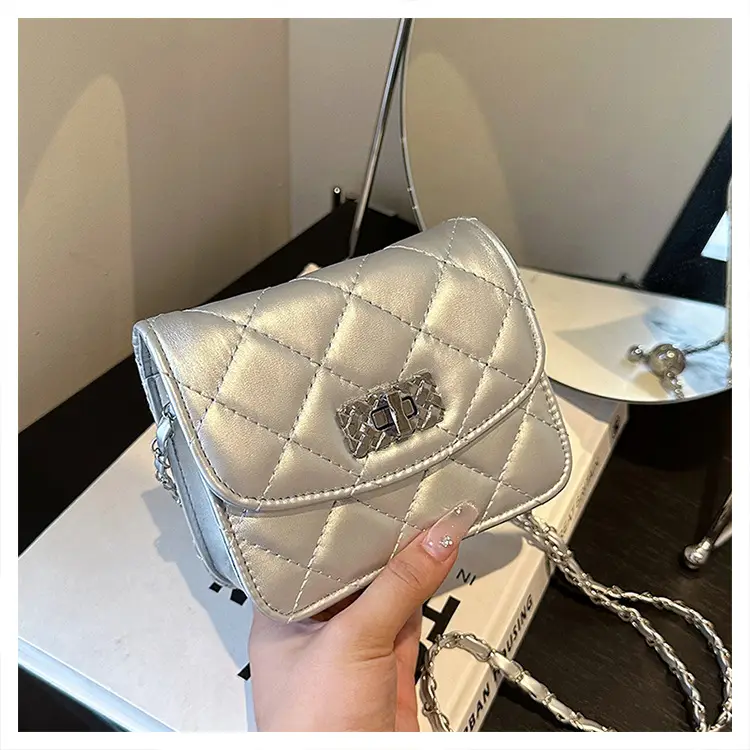 Lingge White Quilted Chain Shoulder Bag 2024