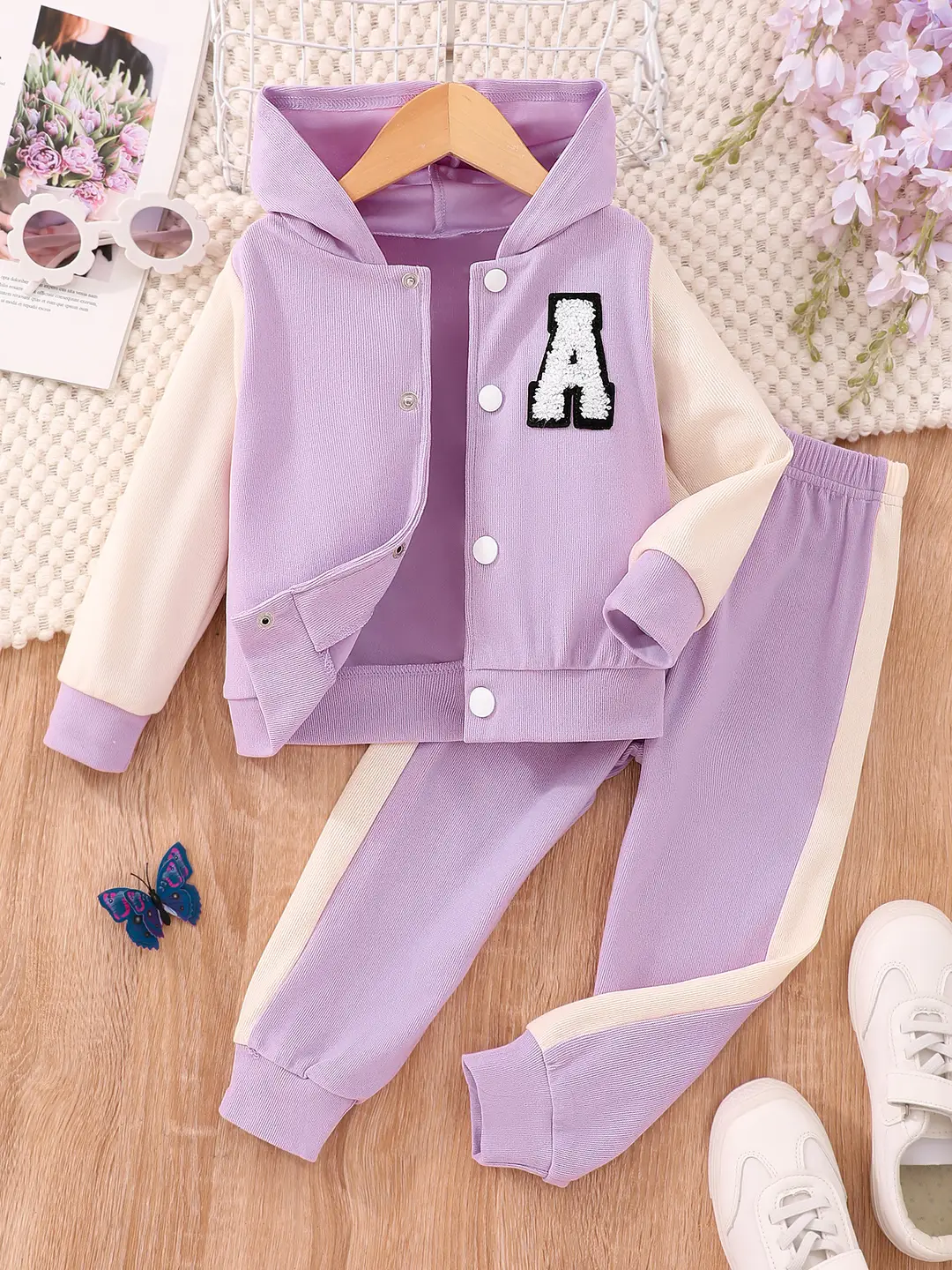 Long-sleeved hooded color A- shaped suit — feature 1