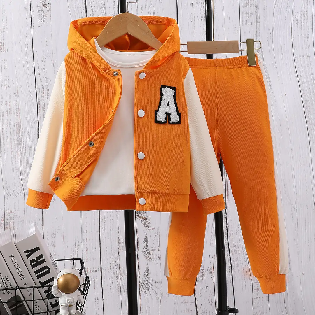 Long-sleeved hooded color A- shaped suit — feature 11
