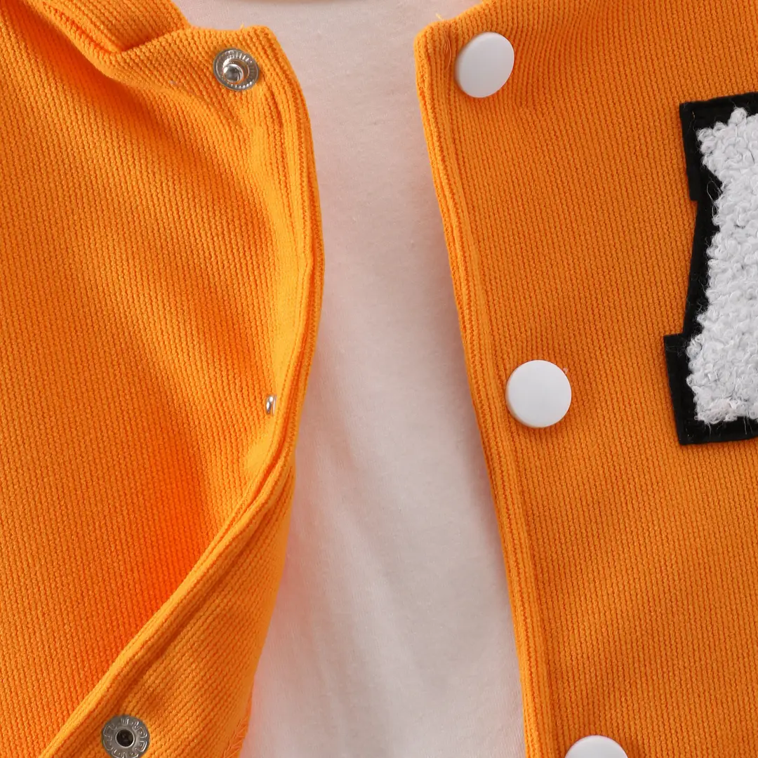 Long-sleeved hooded color A- shaped suit — feature 12