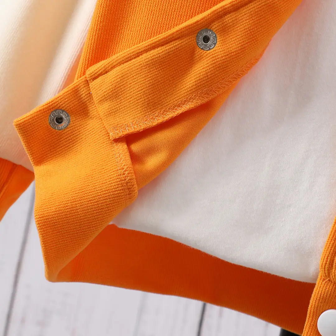 Long-sleeved hooded color A- shaped suit — feature 14