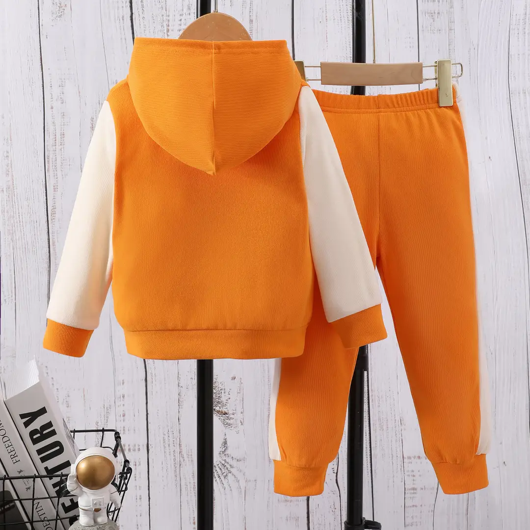 Long-sleeved hooded color A- shaped suit — feature 16