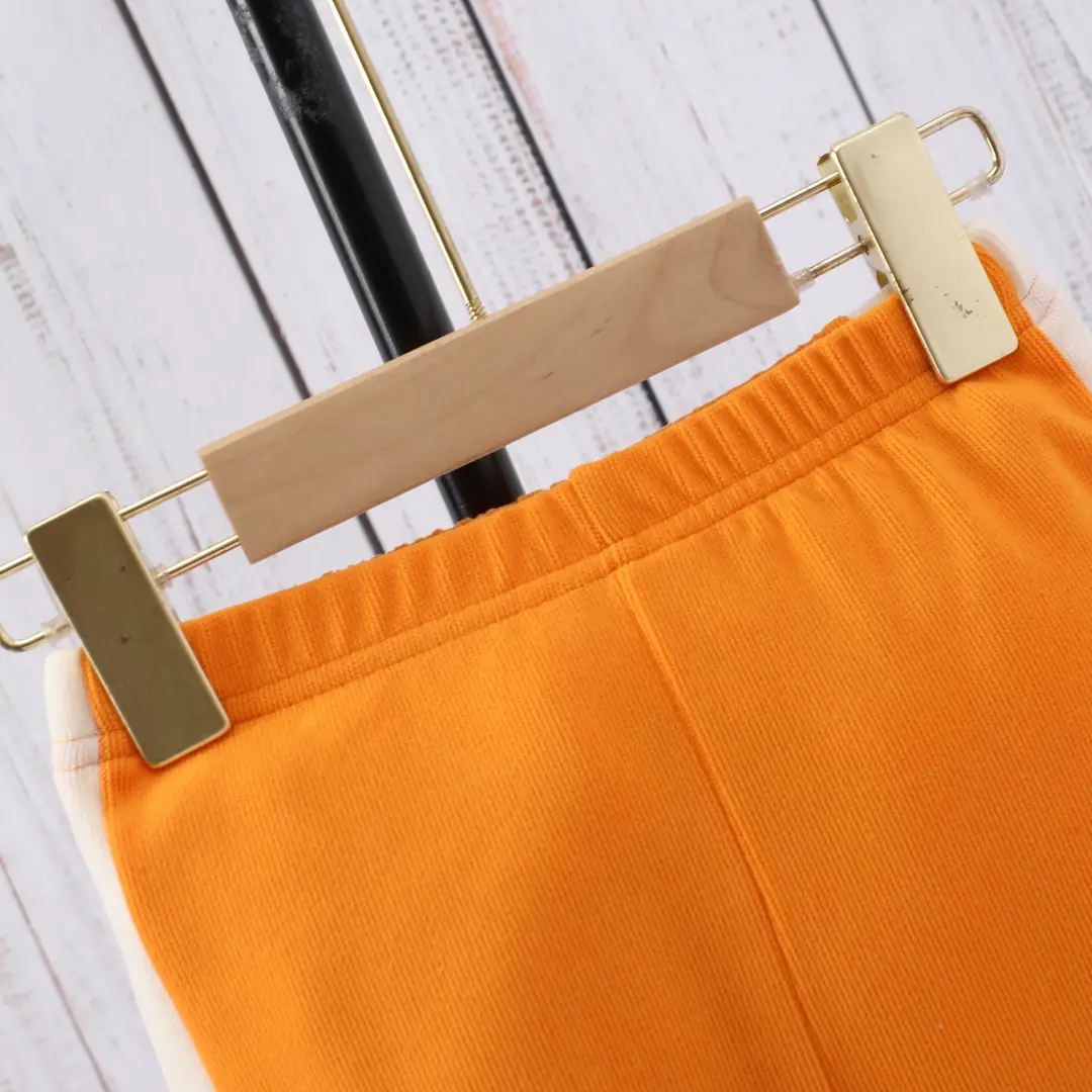 Long-sleeved hooded color A- shaped suit — feature 18