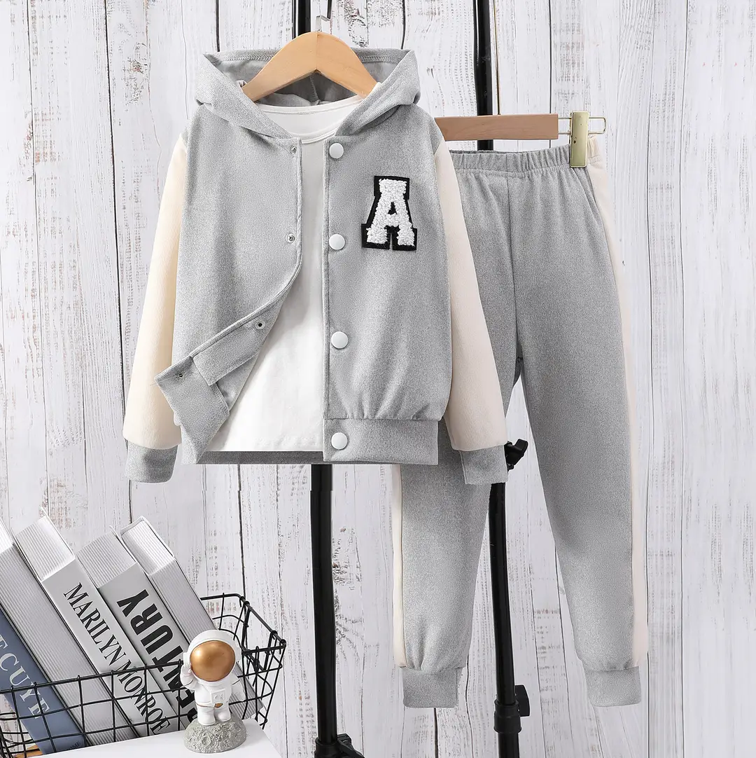 Long-sleeved hooded color A- shaped suit — feature 21