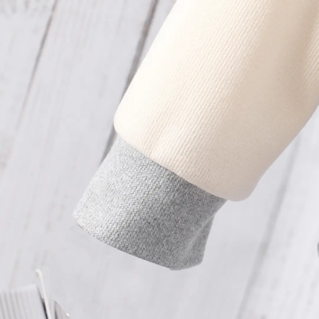 Long-sleeved hooded color A- shaped suit — feature 25