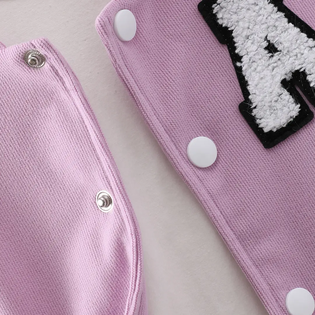 Long-sleeved hooded color A- shaped suit — feature 3