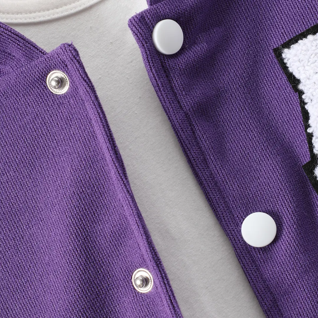 Long-sleeved hooded color A- shaped suit — feature 32