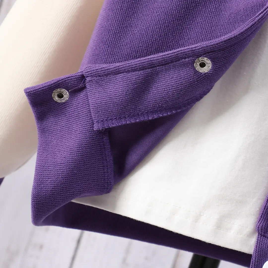 Long-sleeved hooded color A- shaped suit — feature 34