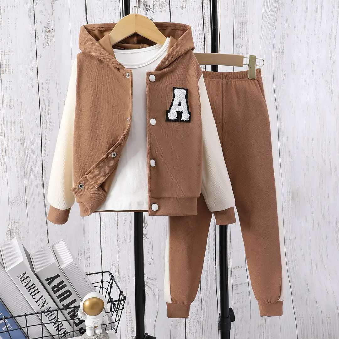 Long-sleeved hooded color A- shaped suit — feature 39
