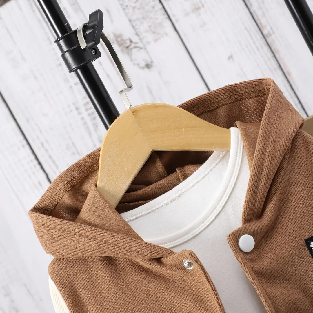 Long-sleeved hooded color A- shaped suit — feature 40