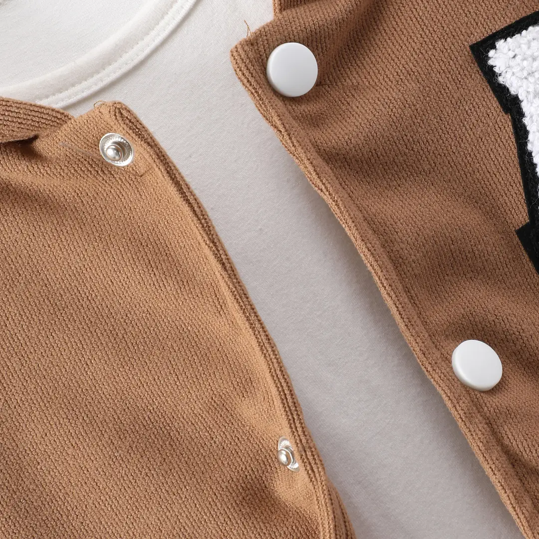 Long-sleeved hooded color A- shaped suit — feature 41