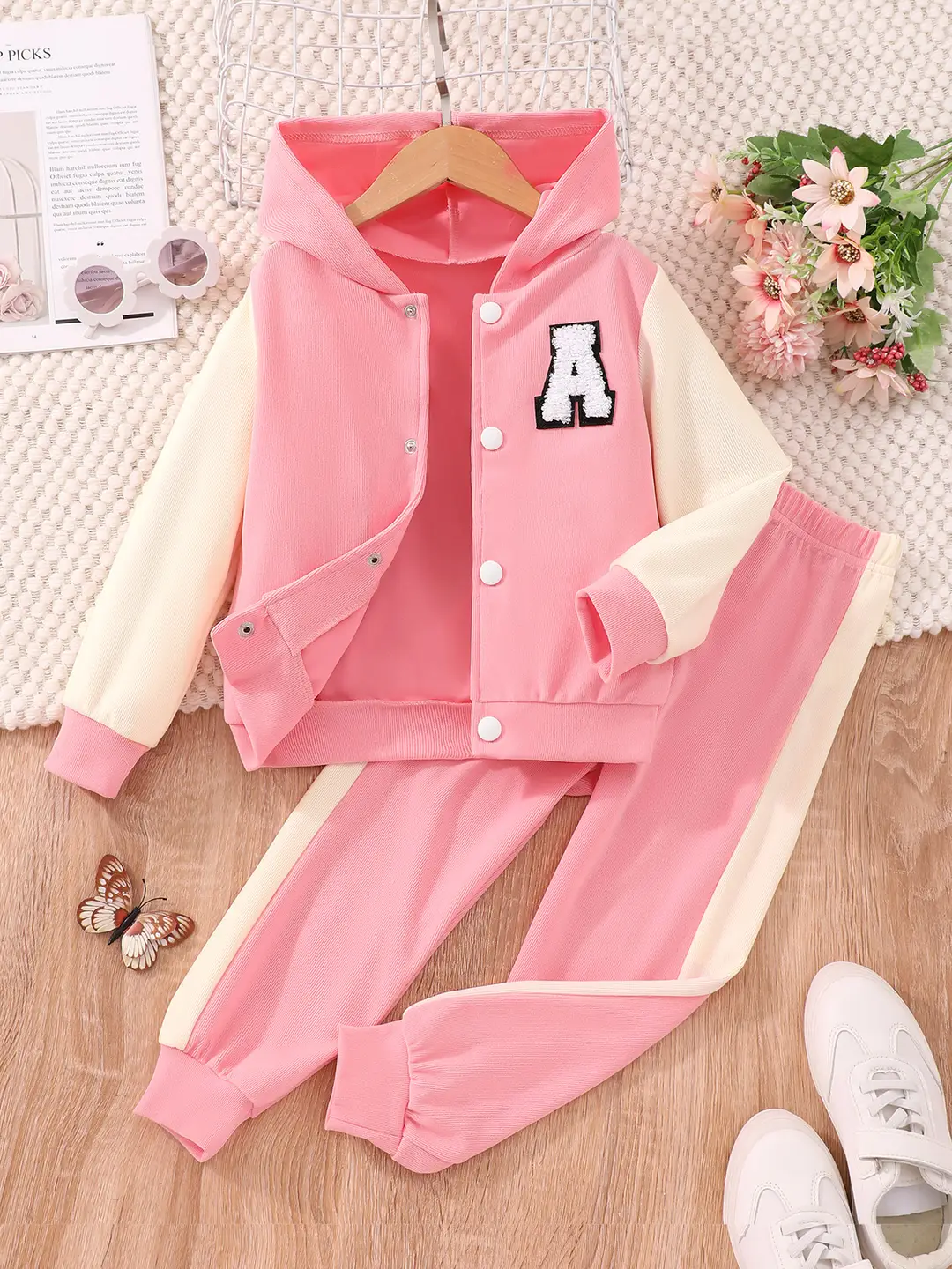 Long-sleeved hooded color A- shaped suit — feature 46