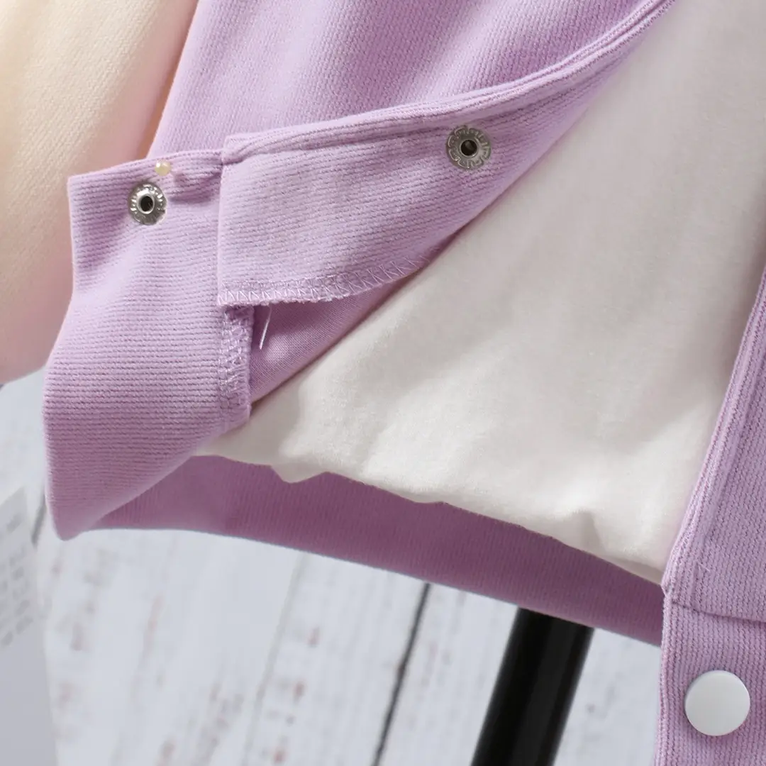 Long-sleeved hooded color A- shaped suit — feature 5