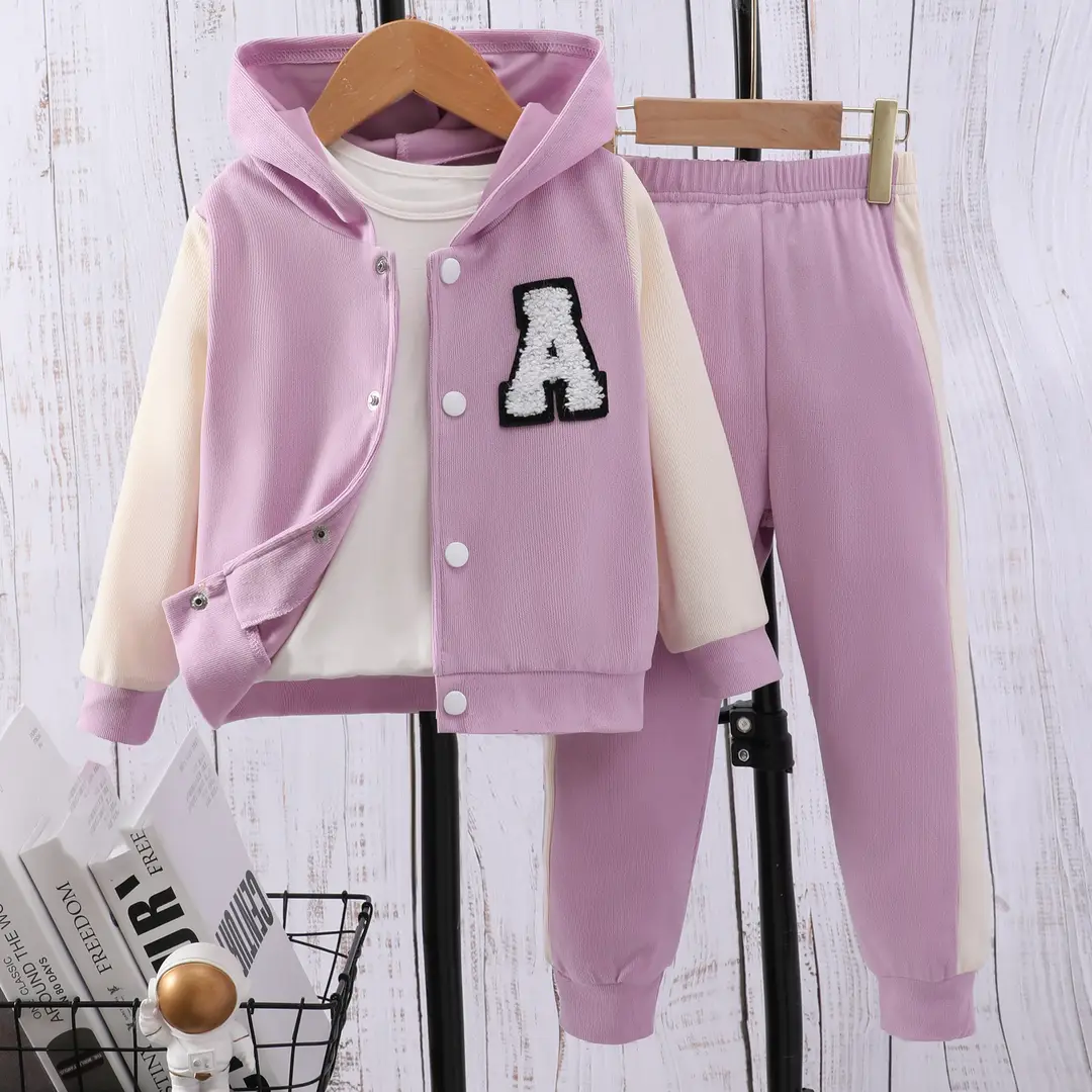 Long-sleeved hooded color A- shaped suit — feature 6