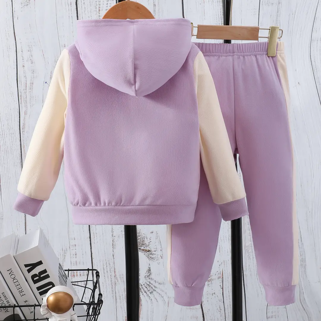 Long-sleeved hooded color A- shaped suit — feature 7