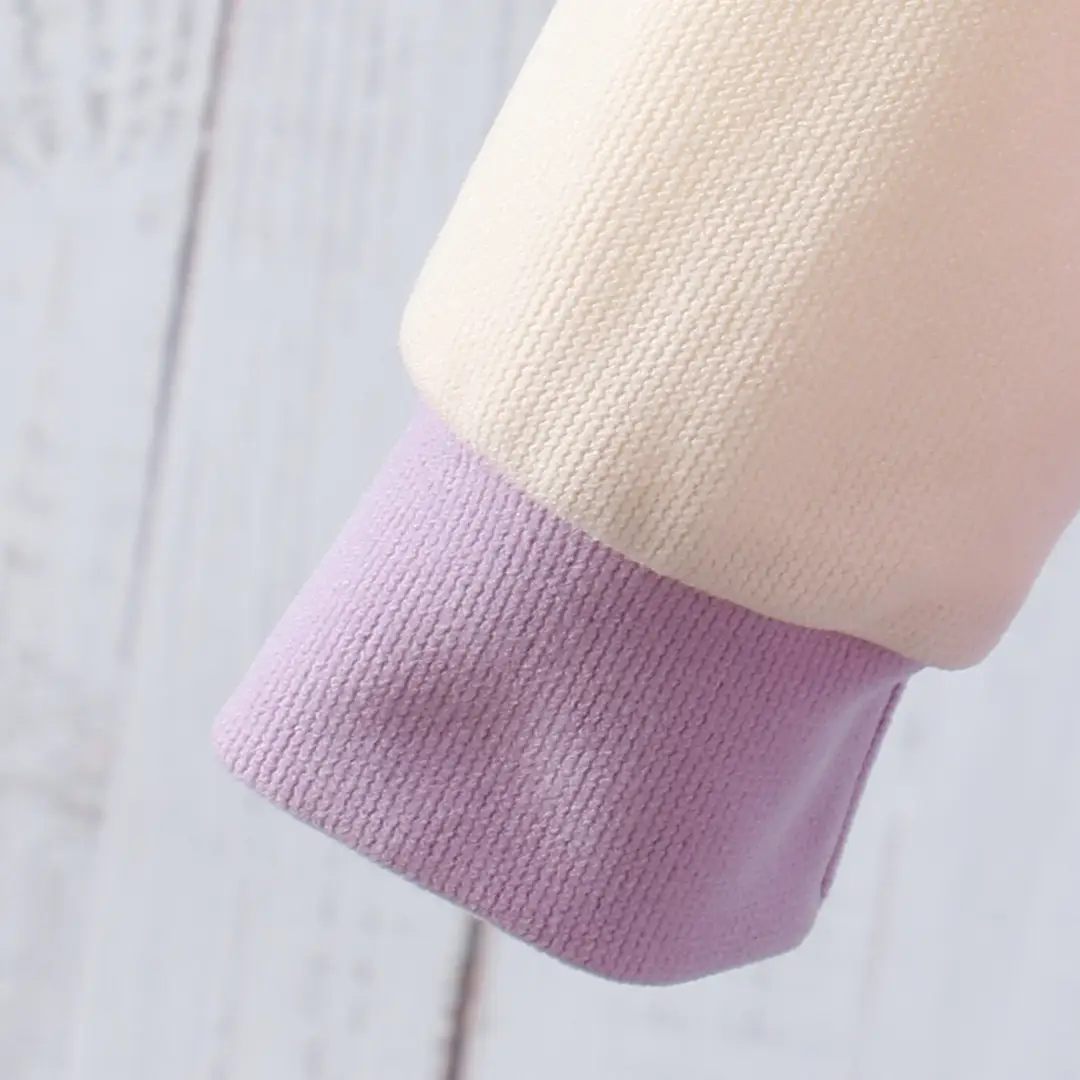 Long-sleeved hooded color A- shaped suit — feature 9