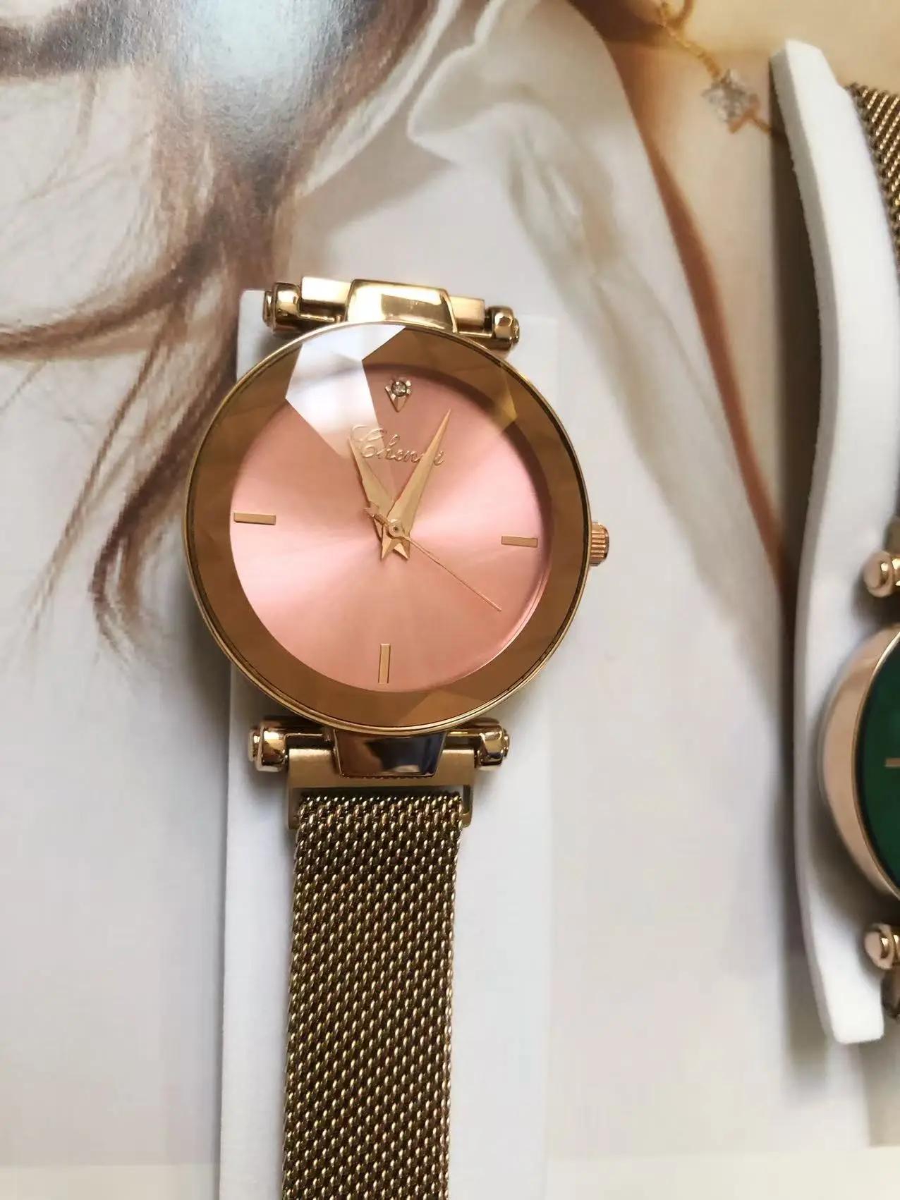 Chen Xi Magnetic Mesh Watch Red Gold Women — feature 2
