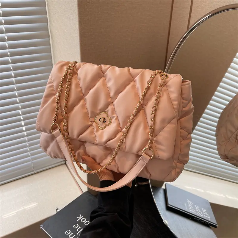 Women's Textured Rhombic Chain Bags Large Capacity - Image 4