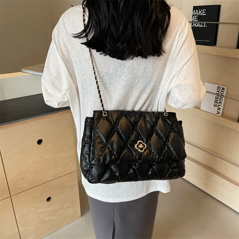 Women's Textured Rhombic Chain Bags Large Capacity - Image 5