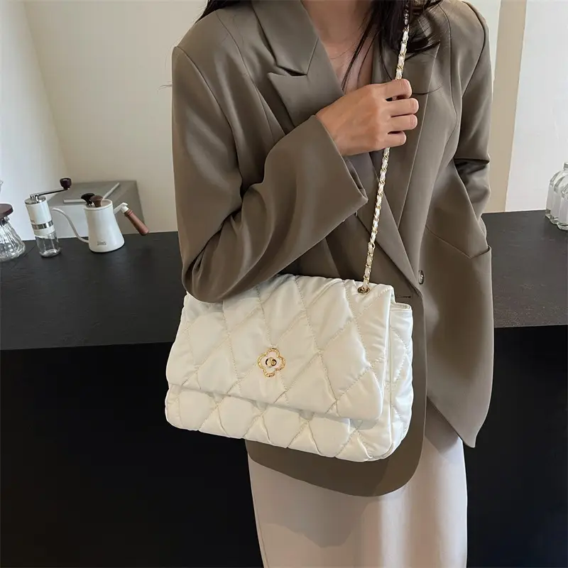 Women's Textured Rhombic Chain Bags Large Capacity - Image 6
