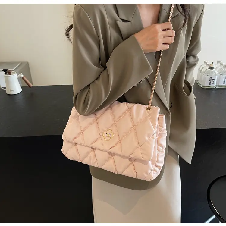 Women's Textured Rhombic Chain Bags Large Capacity — feature 16