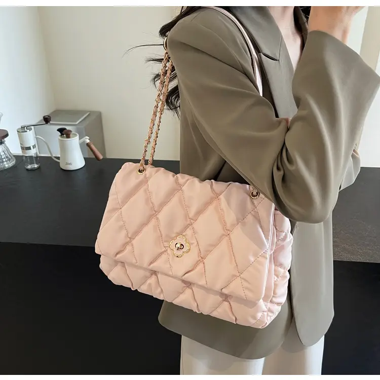 Women's Textured Rhombic Chain Bags Large Capacity — feature 18