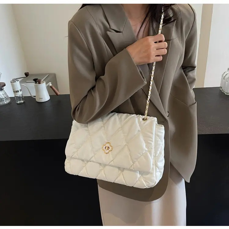 Women's Textured Rhombic Chain Bags Large Capacity — feature 19