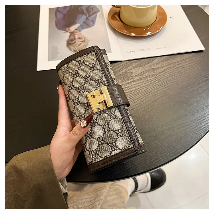 Cross-border high-end wallet women's new short multi-card three-fold buckle hand-held long wallet for hair — feature 15