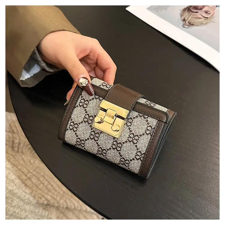 Cross-border high-end wallet women's new short multi-card three-fold buckle hand-held long wallet for hair — feature 17