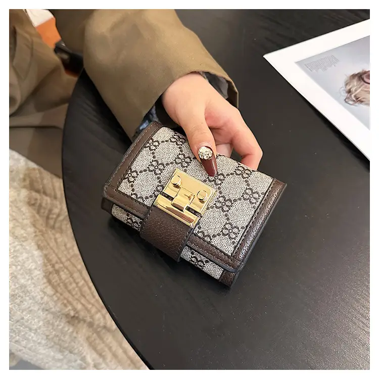 Cross-border high-end wallet women's new short multi-card three-fold buckle hand-held long wallet for hair — feature 18