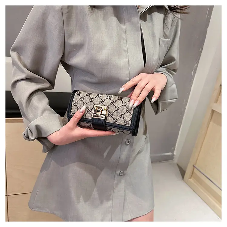 Cross-border high-end wallet women's new short multi-card three-fold buckle hand-held long wallet for hair — feature 39