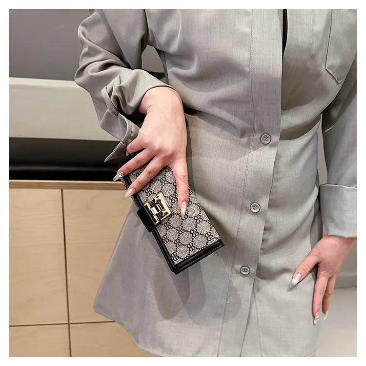 Cross-border high-end wallet women's new short multi-card three-fold buckle hand-held long wallet for hair — feature 40