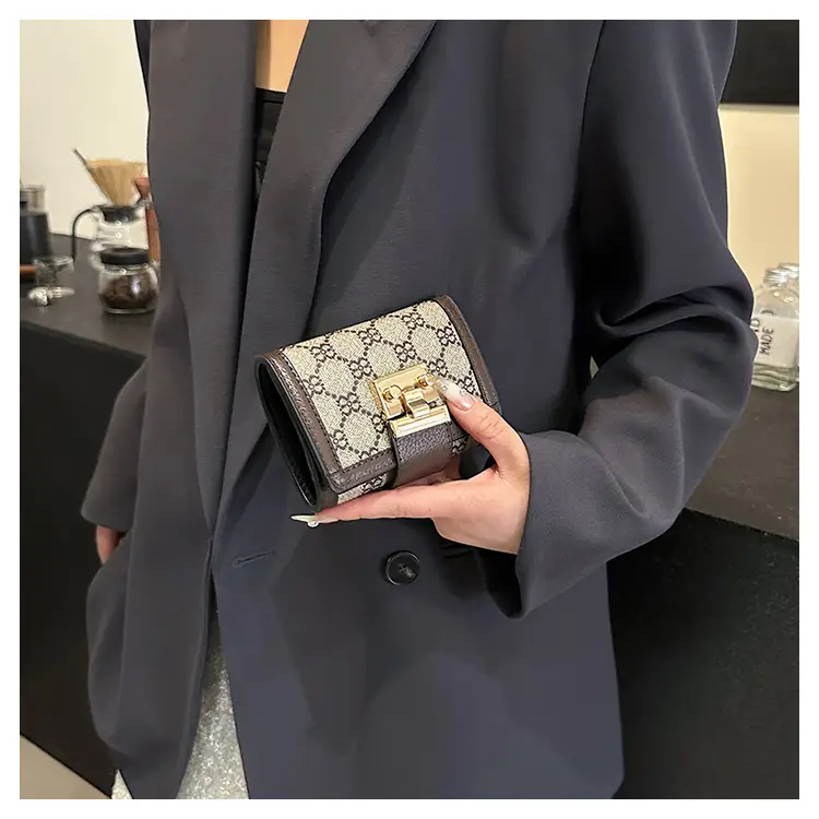 Cross-border high-end wallet women's new short multi-card three-fold buckle hand-held long wallet for hair — feature 43