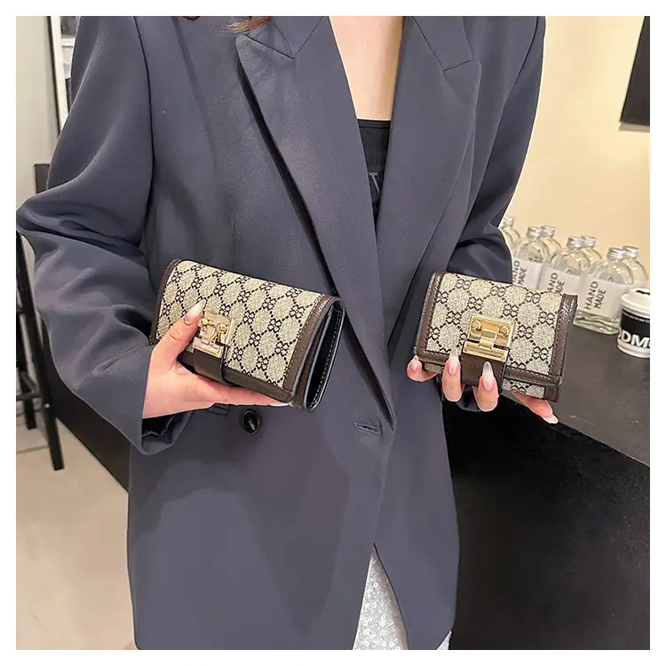 Cross-border high-end wallet women's new short multi-card three-fold buckle hand-held long wallet for hair — feature 45